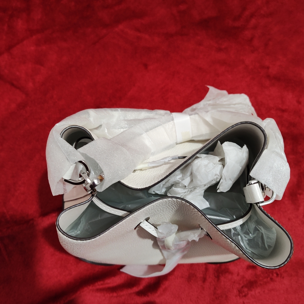 White Michael Kors Women's Bag - Picture 4 of 8